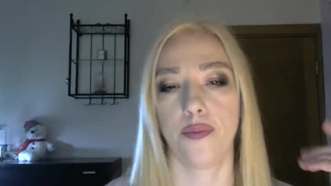 Snapshot of wild_silk_desire chatting on 03/06/25, 08:41 Alina online show from 03/06/25, 08:41