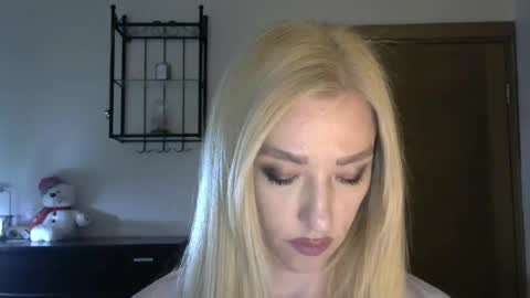 Snapshot of wild_silk_desire chatting on 03/06/25, 11:47 Alina online show from 03/06/25, 11:47