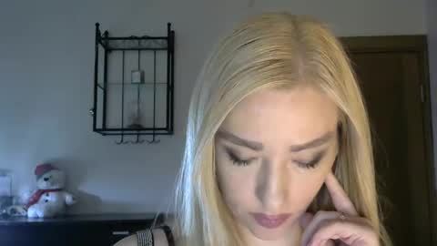 Snapshot of wild_silk_desire chatting on 03/07/25, 08:34 Alina online show from 03/07/25, 08:34