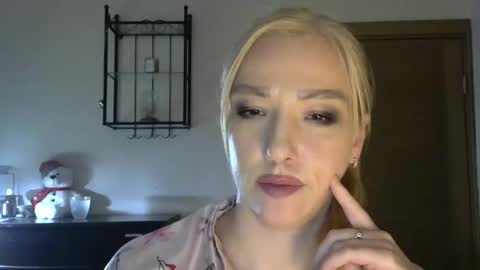 Snapshot of wild_silk_desire chatting on 03/09/25, 02:54 Alina online show from 03/09/25, 02:54