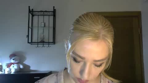 Snapshot of wild_silk_desire chatting on 03/10/25, 08:48 Alina online show from 03/10/25, 08:48