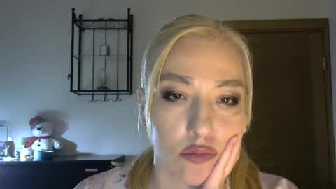 Snapshot of wild_silk_desire chatting on 03/10/25, 11:53 Alina online show from 03/10/25, 11:53