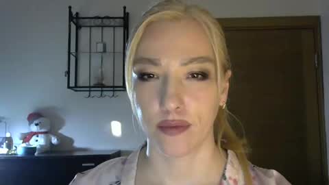 Snapshot of wild_silk_desire chatting on 03/10/25, 02:59 Alina online show from 03/10/25, 02:59