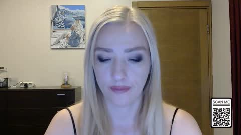 Snapshot of wild_silk_desire chatting on 09/10/25, 12:49 Alina online show from 09/10/25, 12:49