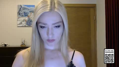 Snapshot of wild_silk_desire chatting on 09/18/25, 01:02 Alina online show from 09/18/25, 01:02