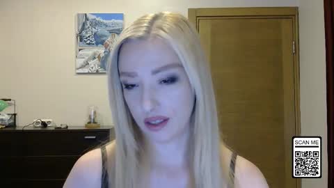 Snapshot of wild_silk_desire chatting on 09/19/25, 12:50 Alina online show from 09/19/25, 12:50