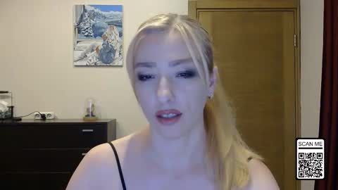 Snapshot of wild_silk_desire chatting on 09/30/25, 01:49 Alina online show from 09/30/25, 01:49