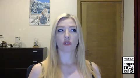 Snapshot of wild_silk_desire chatting on 10/09/25, 01:42 Alina online show from 10/09/25, 01:42