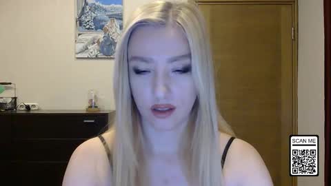 Snapshot of wild_silk_desire chatting on 10/10/25, 01:54 Alina online show from 10/10/25, 01:54
