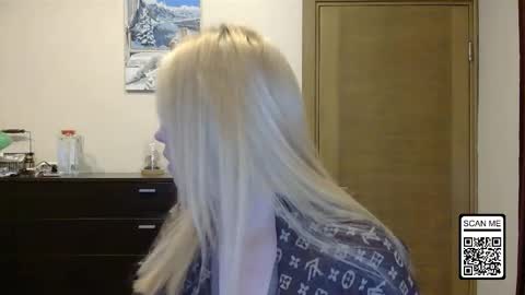 Snapshot of wild_silk_desire chatting on 10/12/25, 01:43 Alina online show from 10/12/25, 01:43