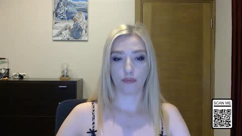 Snapshot of wild_silk_desire chatting on 10/21/25, 02:40 Alina online show from 10/21/25, 02:40