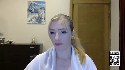 Snapshot of wild_silk_desire chatting on 10/23/25, 02:16 Alina online show from 10/23/25, 02:16