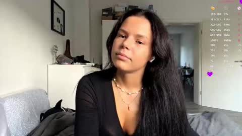 Mia online show from 11/02/25, 03:03