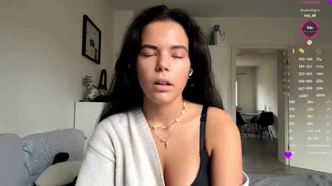 Mia online show from 11/16/25, 08:09