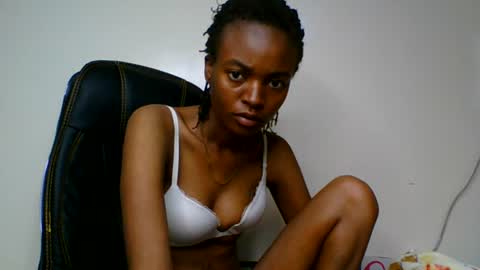 Snapshot of wildflowr chatting on 06/19/26, 12:26 wildflowr online show from 06/19/26, 12:26