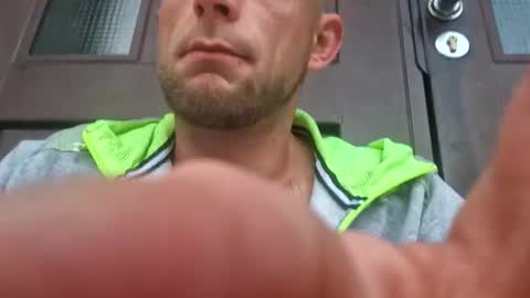 Snapshot of wildmike93 chatting on 09/28/25, 05:02 wildmike93 online show from 09/28/25, 05:02