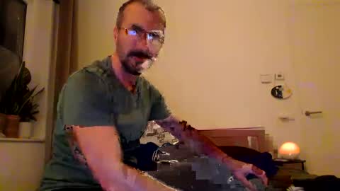 Snapshot of wildnerds chatting on 10/30/25, 08:20 wildnerds online show from 10/30/25, 08:20