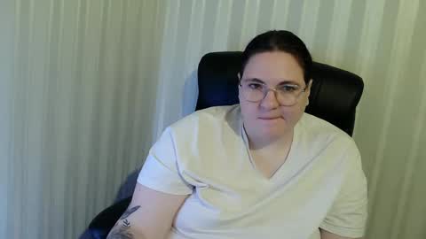 Snapshot of wildpanthers chatting on 11/14/25, 07:01 wildpanthers online show from 11/14/25, 07:01