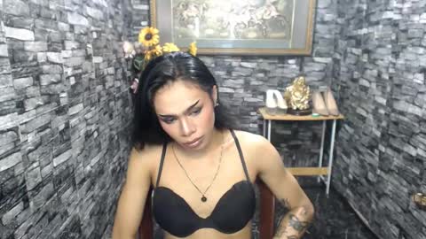 Snapshot of wildroxie chatting on 08/04/26, 12:03 ROXIE online show from 08/04/26, 12:03