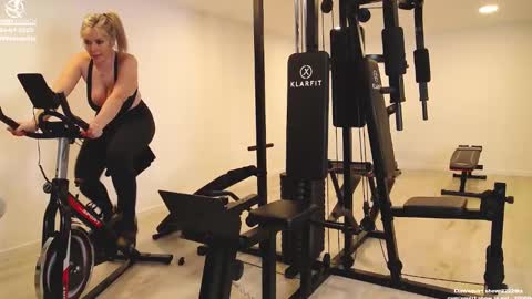 Lili online show from 01/24/25, 08:00