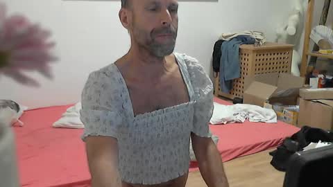 Snapshot of willbillbillwill chatting on 10/10/25, 11:59 Lilian online show from 10/10/25, 11:59