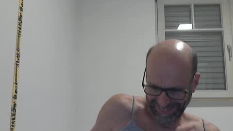 Snapshot of willbillbillwill chatting on 02/10/26, 10:03 Lilian online show from 02/10/26, 10:03