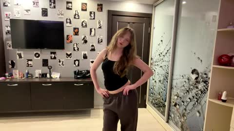 Olivia online show from 04/08/26, 03:23