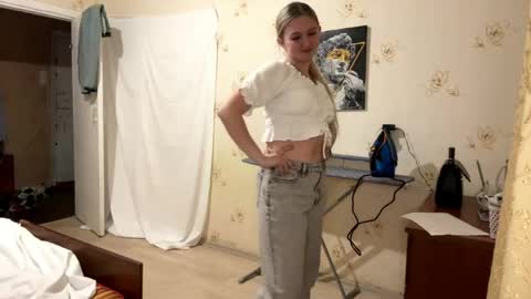 Snapshot of willettealfiero chatting on 03/24/26, 03:39 Sophia online show from 03/24/26, 03:39