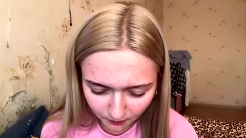 Snapshot of willettealfiero chatting on 04/16/26, 02:18 Sophia online show from 04/16/26, 02:18