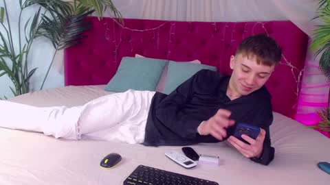 Snapshot of william_ross chatting on 01/16/25, 02:30 will online show from 01/16/25, 02:30