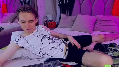 William online show from 10/25/25, 03:14