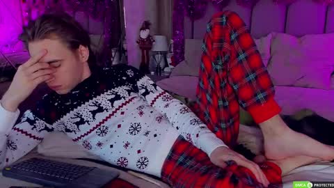 William online show from 12/22/25, 03:14