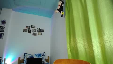 Snapshot of willmonkey chatting on 11/16/25, 05:13 willmonkey online show from 11/16/25, 05:13