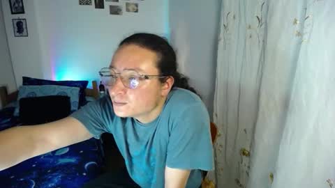 Snapshot of willmonkey chatting on 12/19/25, 04:19 willmonkey online show from 12/19/25, 04:19