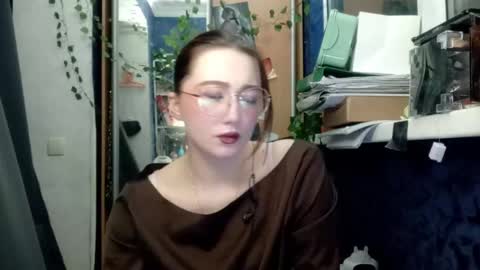 Phoebe online show from 03/18/26, 08:45