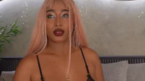 Snapshot of willow_hendrix chatting on 07/17/26, 07:19 Ms Willow online show from 07/17/26, 07:19