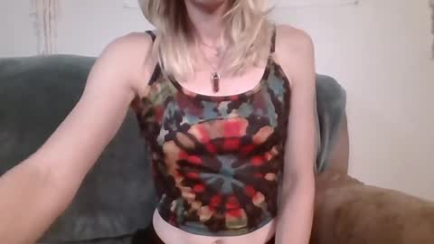 Snapshot of willowxo223 chatting on 06/13/26, 05:05 willowxo223 online show from 06/13/26, 05:05