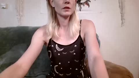 Snapshot of willowxo223 chatting on 06/22/26, 05:15 willowxo223 online show from 06/22/26, 05:15