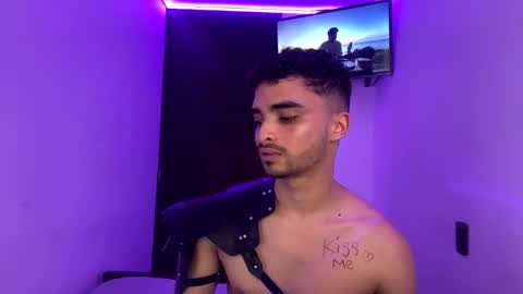 Snapshot of willozxxx chatting on 10/29/25, 04:42 willozxxx online show from 10/29/25, 04:42