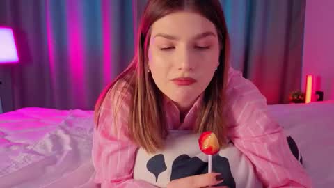 Snapshot of wilmajonson chatting on 02/16/26, 07:26 Vicki3 online show from 02/16/26, 07:26