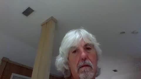 Snapshot of winedog2020 chatting on 04/30/26, 04:30 Gundja Man online show from 04/30/26, 04:30