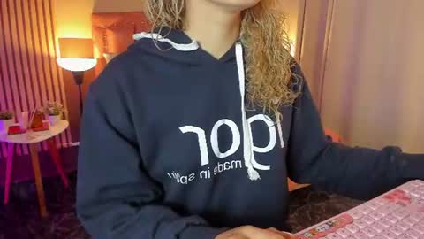 Snapshot of wini_fer chatting on 07/17/26, 12:45 Wini Fer online show from 07/17/26, 12:45