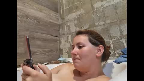 Snapshot of wisteriaqueen chatting on 09/22/25, 04:42 Wisteria online show from 09/22/25, 04:42