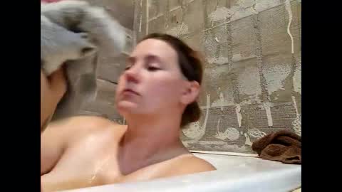 Snapshot of wisteriaqueen chatting on 10/08/25, 05:43 Wisteria online show from 10/08/25, 05:43