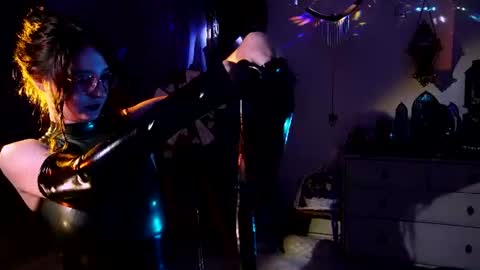 Snapshot of witch_fiona chatting on 07/12/26, 08:00 Goddess of two strapons - Mr. long Don Mr. Pinky online show from 07/12/26, 08:00