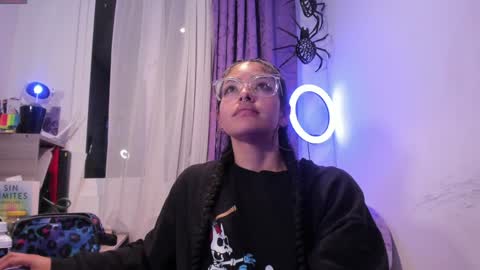     Luna Violeta  A r t i s t  online show from 12/22/24, 05:12