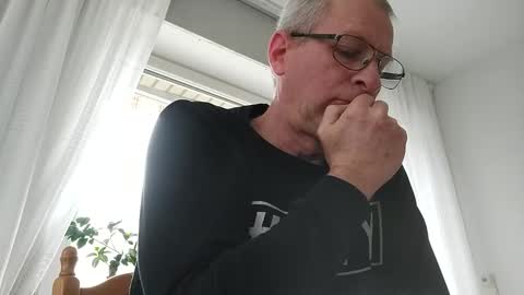 Snapshot of wittzel chatting on 02/14/26, 09:39 wittzel online show from 02/14/26, 09:39