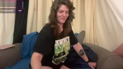 Snapshot of wldntulik2no chatting on 07/22/26, 04:10 Moth online show from 07/22/26, 04:10