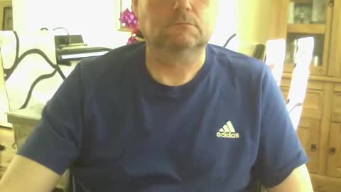 Snapshot of wobble444 chatting on 06/19/26, 01:37 wobble444 online show from 06/19/26, 01:37