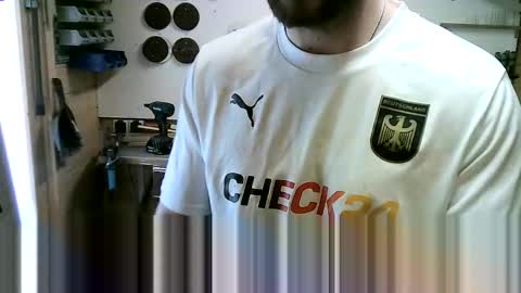 Snapshot of wolf021221 chatting on 09/13/25, 10:37 wolf021221 online show from 09/13/25, 10:37